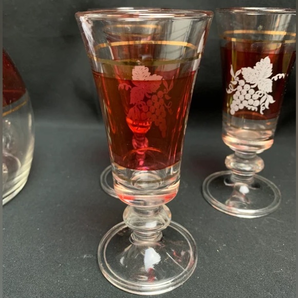 Fidenza Italy decanter and 3 Shot glasses Cranberry Red w/gold trim grapes - Picture 3 of 8